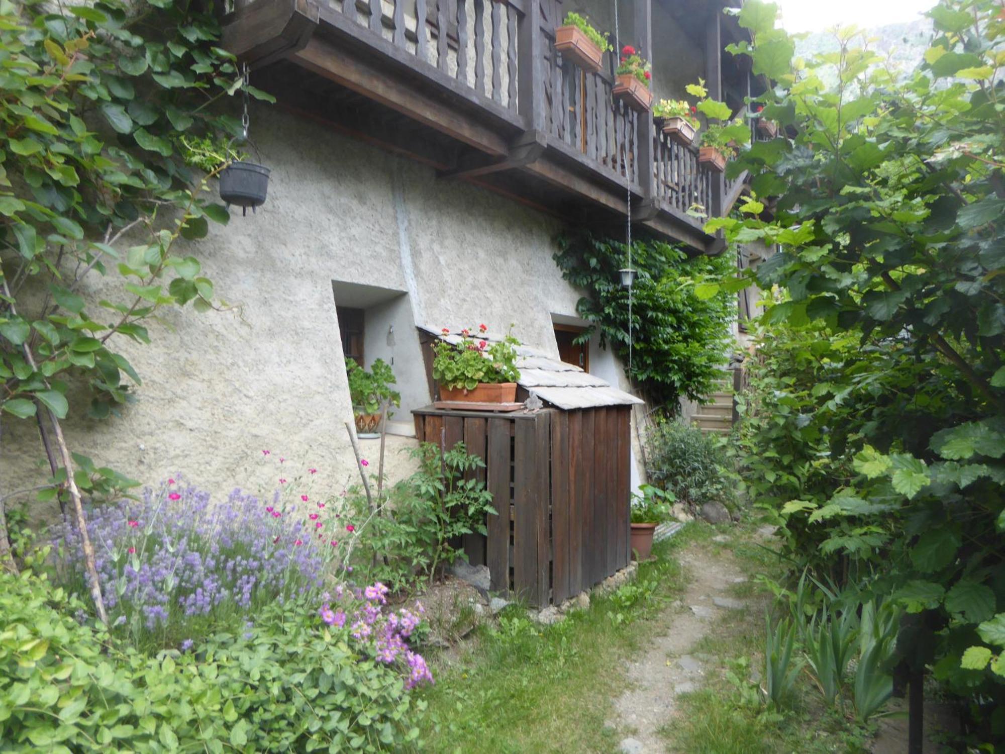 D'hote Calme Au Milieu D'un Jardin Au Freney D'oisans