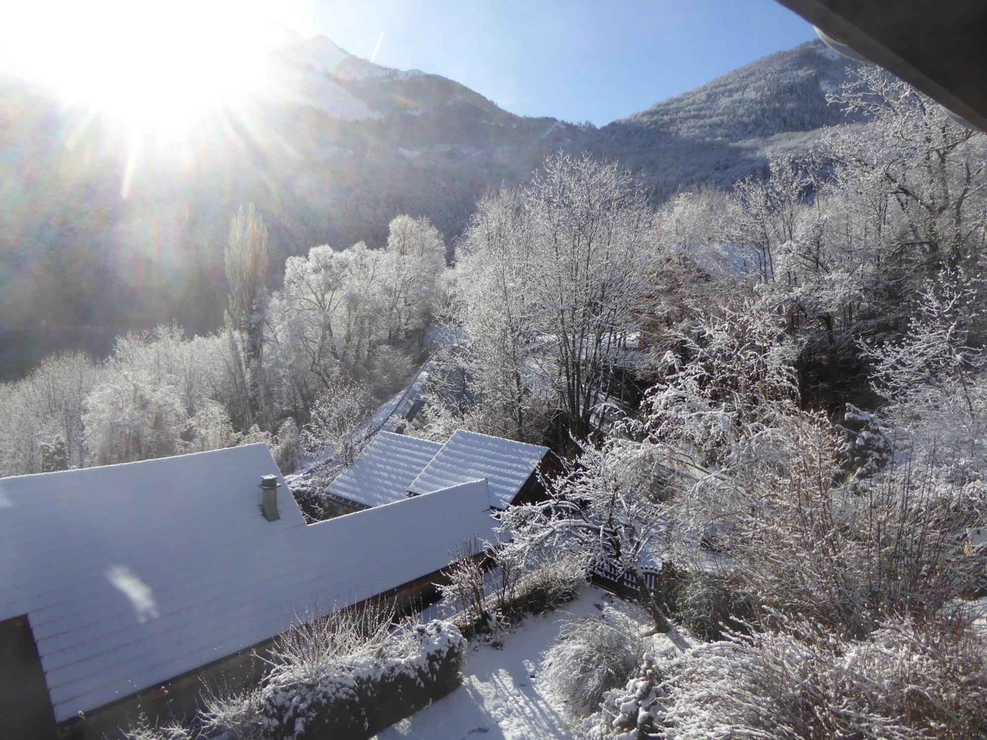 Homestay D'hote Calme Au Milieu D'un Jardin Au Freney D'oisans